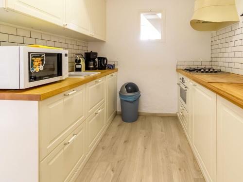 Attractive Holiday Home In Stavele Near River