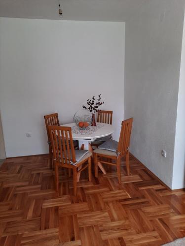 Apartamento Potpuno Opremljen Stan U Centru Trebinja