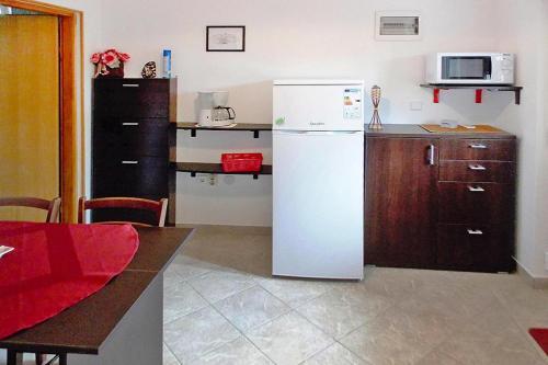 Apartment In Vir Near The Beach
