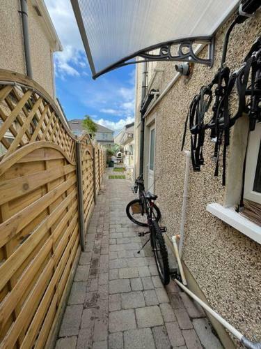Apartamento Adorable 2 Double Bedroom Suite W/ Parking