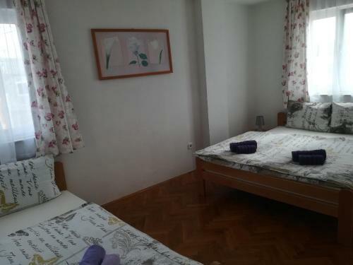 Apartments And Rooms Sara- Petr?ane