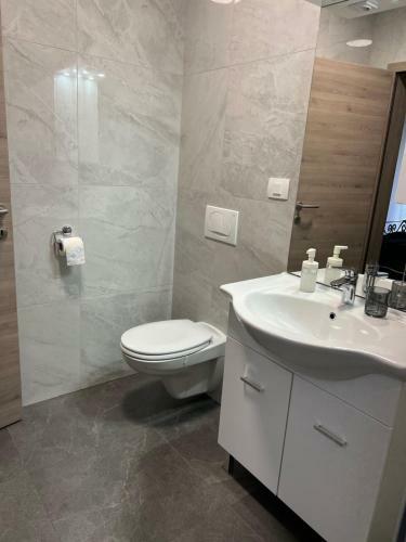 Stara Jezica Apartments With Wifi