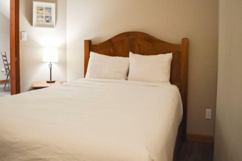 Nancy Greene's Cahilty Lodge - Hotel Room