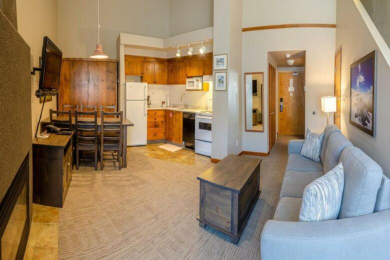 Nancy Greene's Cahilty Lodge - Hotel Room