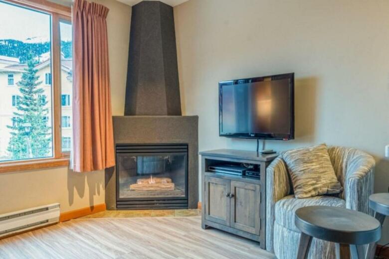 Nancy Greene's Cahilty Lodge - Hotel Room
