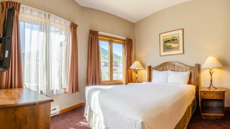 Nancy Greene's Cahilty Lodge - Hotel Room