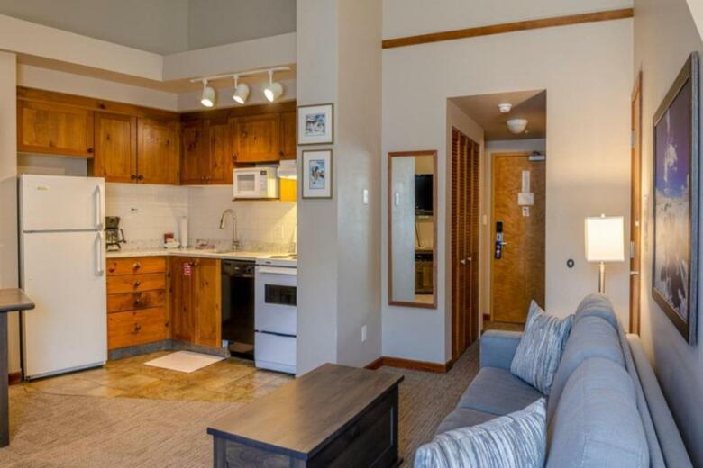 Nancy Greene's Cahilty Lodge - Hotel Room
