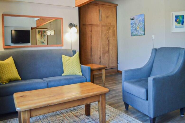 Nancy Greene's Cahilty Lodge - Hotel Room