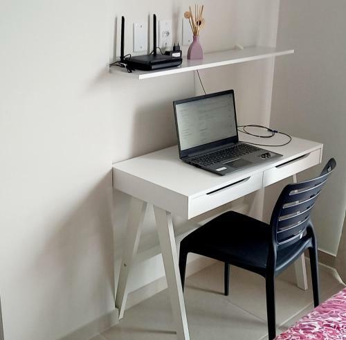Apartamento Ap C/ Ar Condicionado, Bem Decorado, Praia Grande.