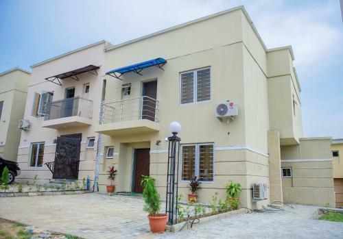 Cozy 3 Bedroom Apart - 24hrs Elect/wifi/security