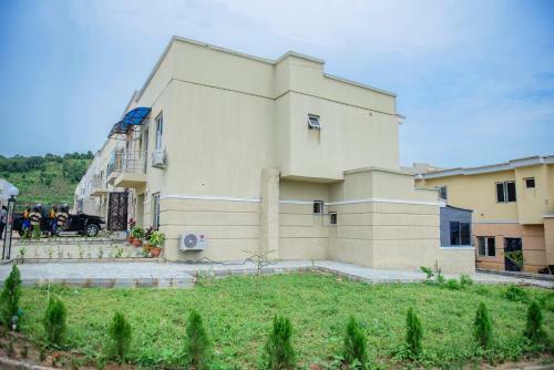 Cozy 3 Bedroom Apart - 24hrs Elect/wifi/security