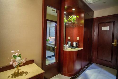 Thw Hotel