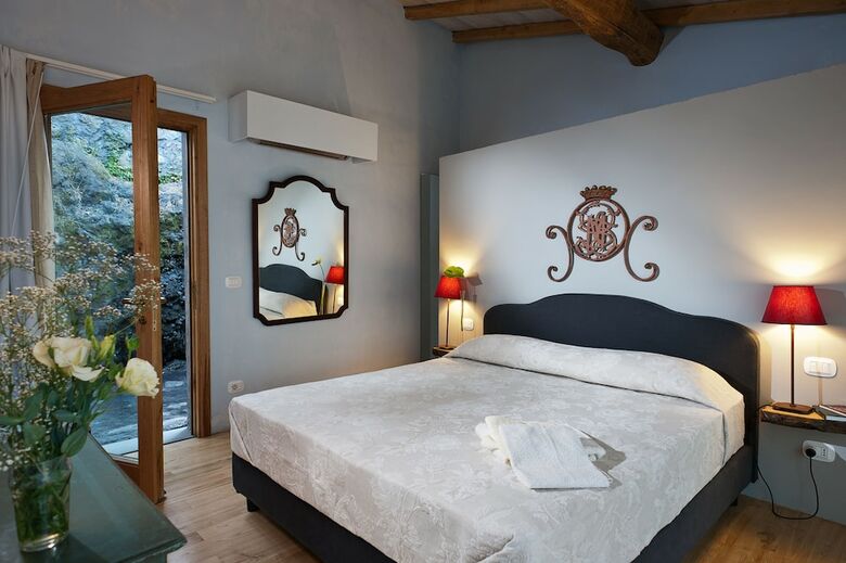 Agroturismo Monaci Delle Terre Nere