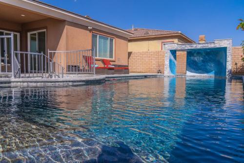 Villa Sentiero - New Resort Style Living, Multi Level Pool