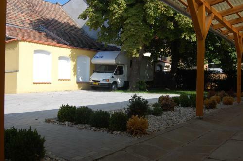 Hostal Belv�rosi Panzi� P�pa