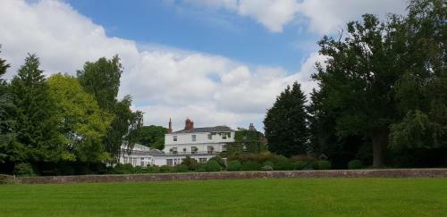 Rowton Hall Hotel And Spa