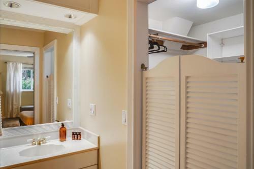 Leon - Private Character Cottage W Pool & Hot Tub