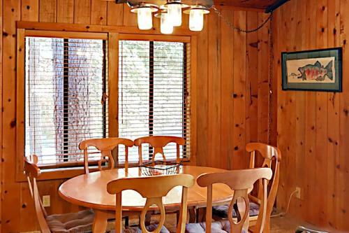 Cozy Tahoe Donner Retreat