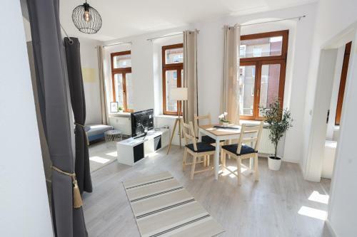 Full House Studios - Little Mill Apartment - Ntflx + Wifi