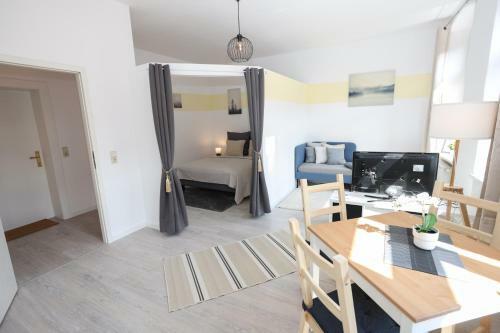 Full House Studios - Little Mill Apartment - Ntflx + Wifi