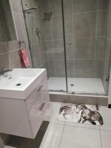 Remarkable 3-bed Apartment In Fourways Sandton