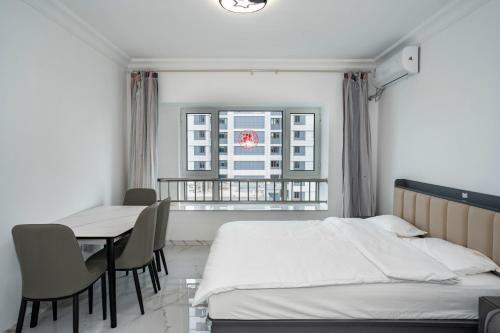 Locals Apartment House 13