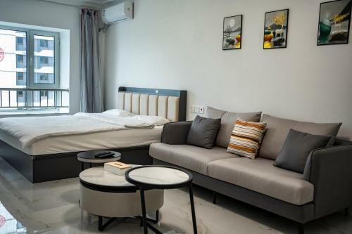 Locals Apartment House 13