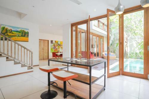 Ely's Villa