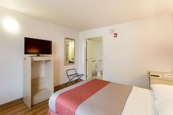 Motel 6 Baton Rouge East