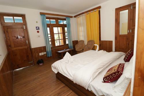 Hostal Raj Guest House