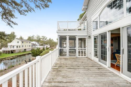 Salt Pond - 420 Canal Way East