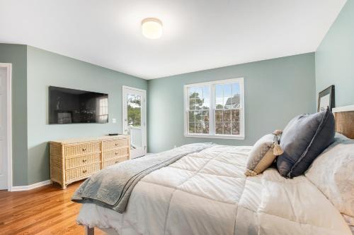 Salt Pond - 420 Canal Way East