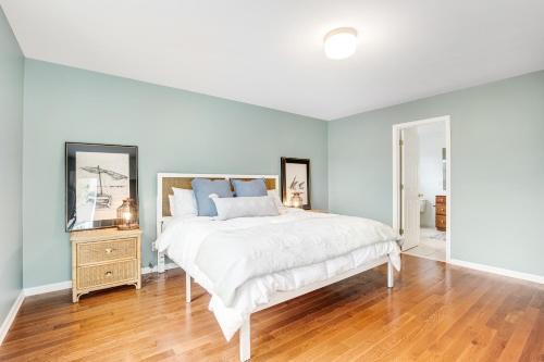 Salt Pond - 420 Canal Way East