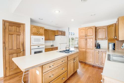 Salt Pond - 420 Canal Way East