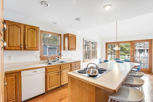 Salt Pond - 420 Canal Way East