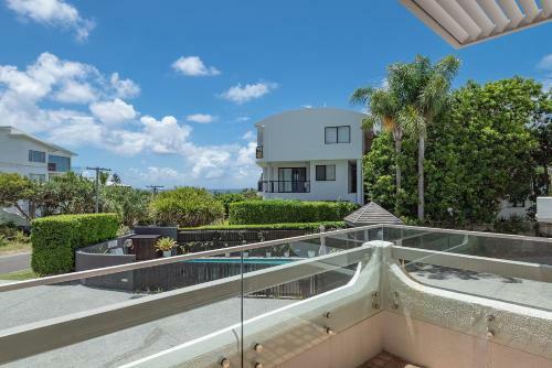 Ocean Views - Sunshine Beach Townhouse & Pool