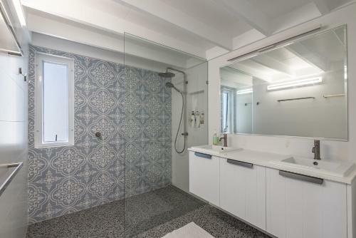 Ocean Views - Sunshine Beach Townhouse & Pool