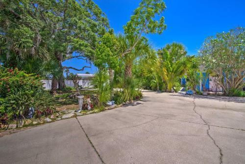 Step-free Waterfront Villa Gas Grill And Patio