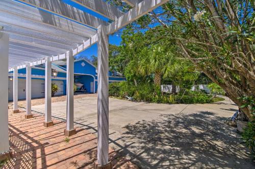 Step-free Waterfront Villa Gas Grill And Patio