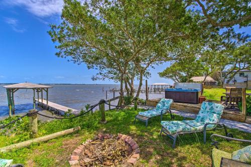 Riverfront Villa With Hot Tub And Fire Pit Access