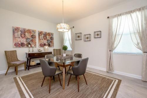 Instant Gratification - 8 Bdm Villa In Gated Comm, Villa