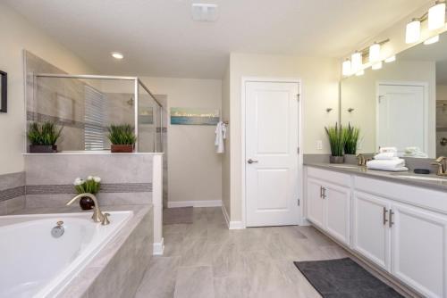 Instant Gratification - 8 Bdm Villa In Gated Comm, Villa