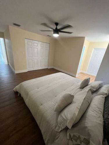 Nice Modern Homenear Aiport, Winwood & Downtown