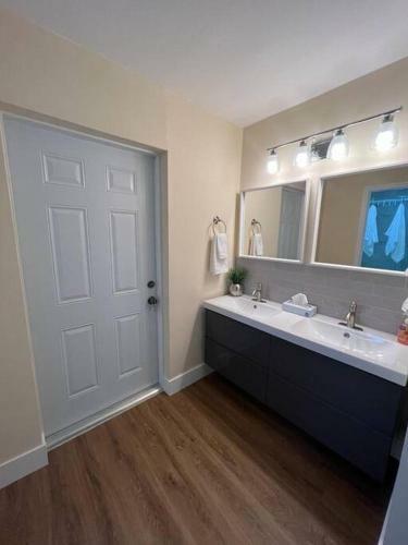 Nice Modern Homenear Aiport, Winwood & Downtown