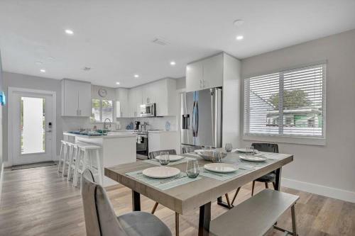 Apartamento Miami Chic 4 Bd 3 Bth Home W/gated Parking & Bbq