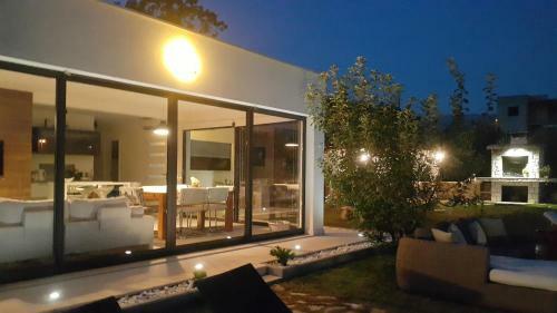 Luxury Villa Luminosa