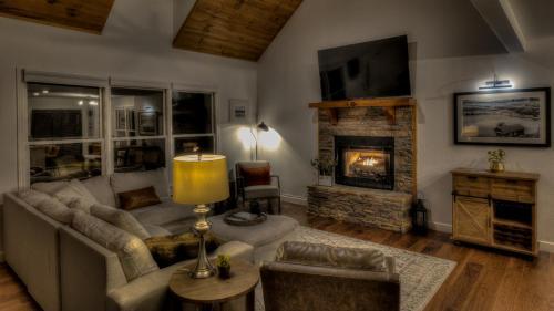 Sittin Pretty By Escape To Blue Ridge