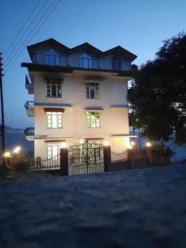 Royal Ace-mashobra