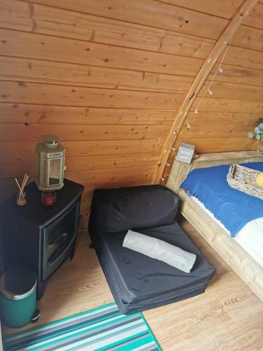 Cosy Forest Pod With Wood Fired Hot Tub & Fire Pit