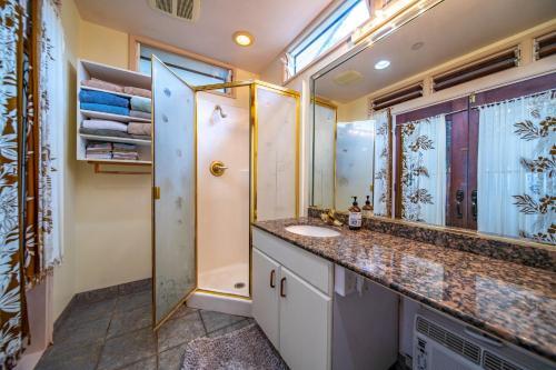 Oceanfront Lahaina Front Street Private Home